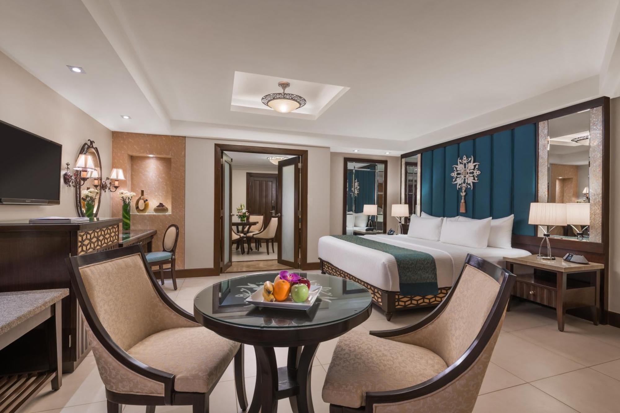 Henann Regency Resort And Spa Balabag  Zewnętrze zdjęcie A suite at the hotel