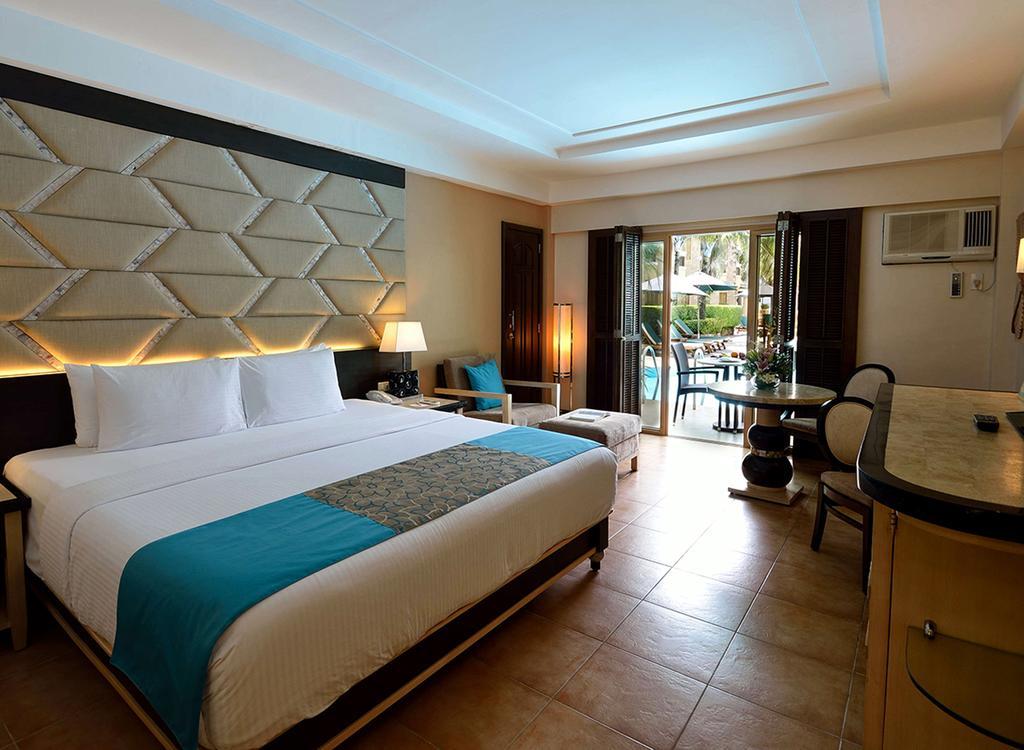 Henann Regency Resort And Spa Balabag  Zewnętrze zdjęcie A room at the Shangri-La Hotel, Manila
